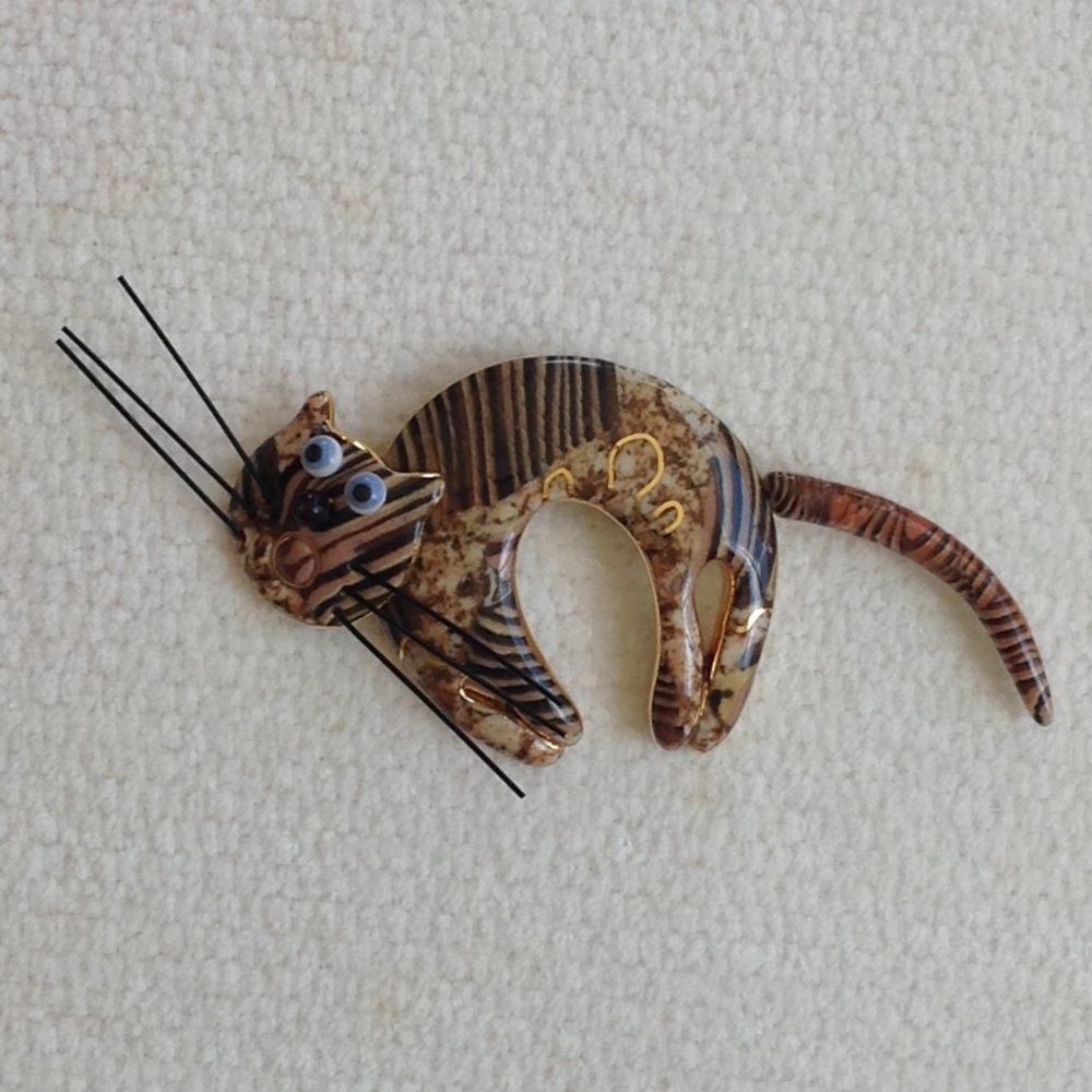Cat pin